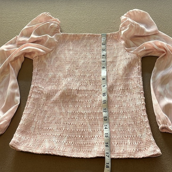 HALOGEN NWOT Variegated Smocked Long
Puff Sleeve Blouse in Pink/White -Size S - Picture 5 of 10